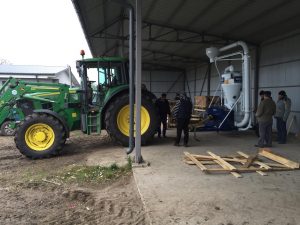 Transportor pneumatic pentru cereale actionare tractor